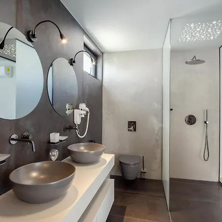 Beautiful Home In Jesenice With Sauna Дом отдыха